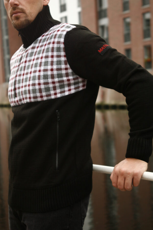 Karirani vuneni džemper