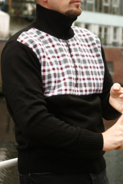 Karirani vuneni džemper